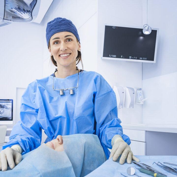 Czym zajmuje się chirurg stomatolog?