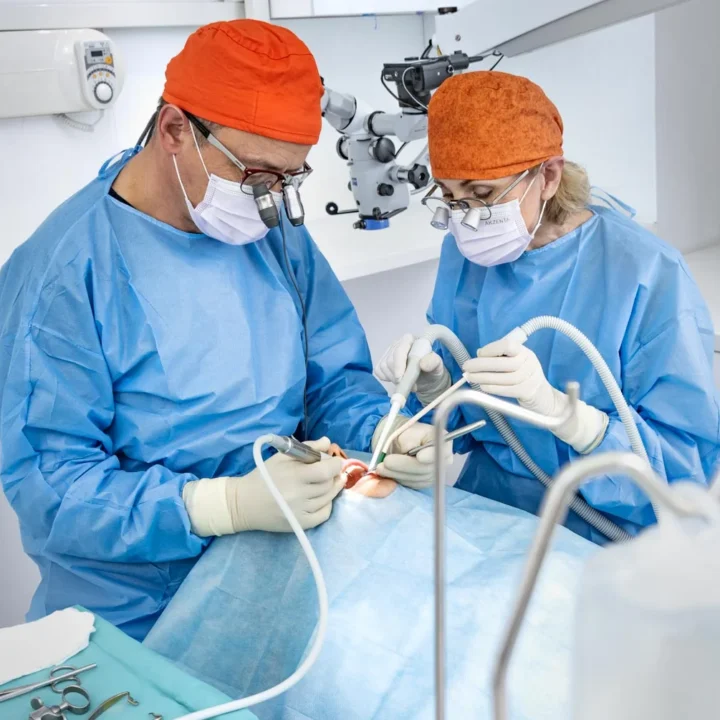 Proteza na implantach - co warto wiedzieć przed zabiegiem?