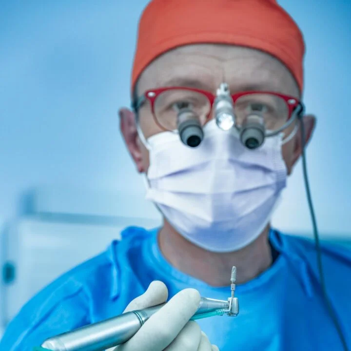 Osteointegracja implantu - ile trwa i jak przebiega proces zrastania?