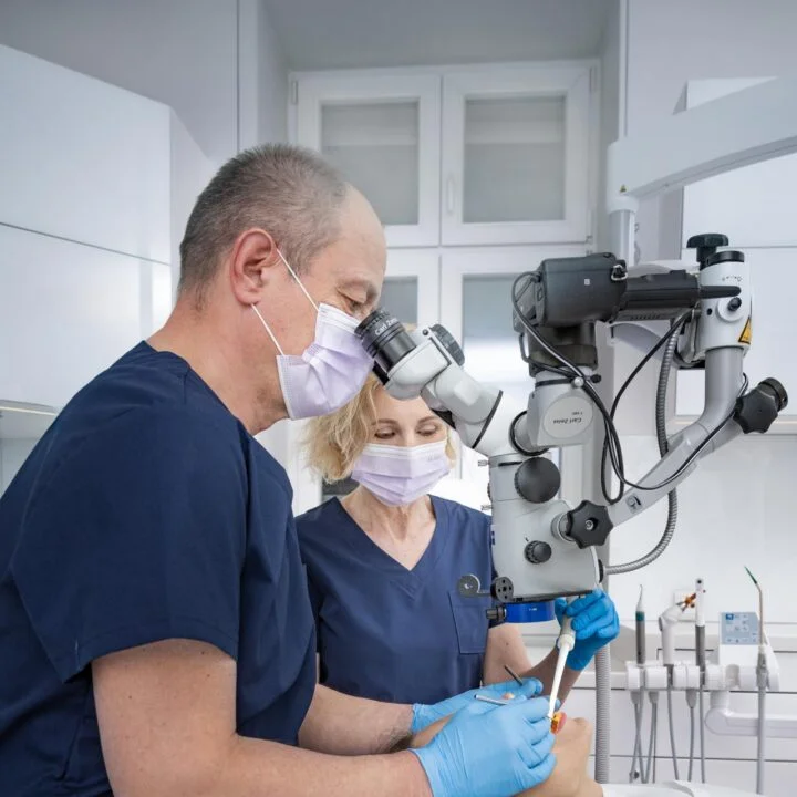 Czym jest biologiczna stabilność implantów?